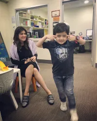 FOTO Gaya Baby Q Anak Carissa Putri Saat Liburan, Keren & Ganteng