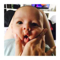 FOTO: Gaya Dahlia Poland & Fandy Christian Rawat Anak, Bahagia