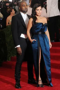 FOTO: Gaya Fashion Keren Ala Kanye West, Pria Paling Stylish 2015