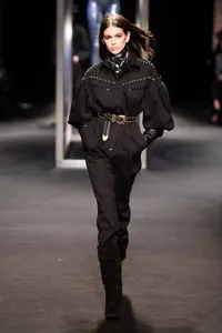 FOTO: Gaya Kaia Gerber di Sepanjang Runway Fashion Week, Cantik!