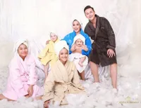 FOTO: Gaya Kompak Ceria Keluarga Andhika & Ussy Pemotretan Bareng