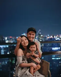 FOTO: Gaya Mahmud Chelsea Olivia Saat Asuh Nastusha, Tetap Cantik
