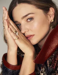 FOTO: Gaya Miranda Kerr di Pemotretan Terbaru, Cantik Menawan!