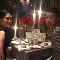 Foto: Gaya Pacaran Kartika Putri - Erick Iskandar, Mesra Romantis