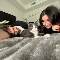 Foto Gaya Pacaran Stephanie Poetri dengan Kekasih Bule, Main Kucing Bareng Sampai Nemenin Konser