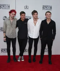 FOTO: Gaya Selebritis di Red Carpet American Music Awards 2015