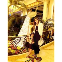 FOTO Gaya Sosialita Cantik Nia Ramadhani & Mikhayla  di Las Vegas