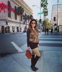 FOTO: Gaya Sosialita Carissa Putri Saat Jalan di Beverly Hills