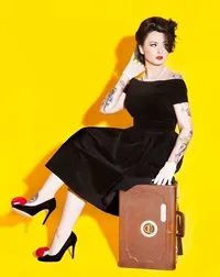 FOTO: Gaya Vintage Ala Pacar Derby Romero, Cantik Menggigit