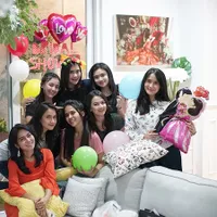 FOTO Gelar Bridal Shower, Wajah Syahnaz Sadiqah Belepotan Lipstik
