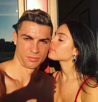 FOTO: Georgina Pacar Cristiano Ronaldo Makin Cantik Usai Jadi Ibu