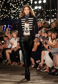 FOTO: Glamor & Mewah, Gaya Artis Dunia di NY Fashion Week 2016