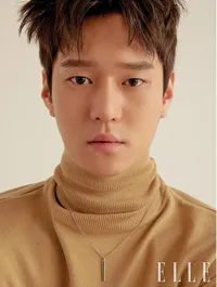 FOTO: Go Kyung Pyo Melankolis di Pemotretan Terbaru Elle Magazine