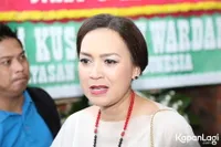 FOTO Hadir di Resepsi, Ira Wibowo Memuji Nadine dan Dimas Anggara