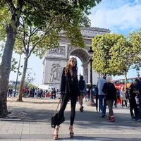 FOTO Hadiri Paris Fashion Week Ini Gaya Kece Cinta Laura di Eropa