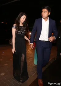 FOTO: Hadiri Resepsi, Velove Vexia & Deva Mahendra Tampak Mesra