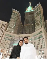 FOTO: Hamil 6 Bulan, Oki Setiana Dewi Jalankan Ibadah Haji