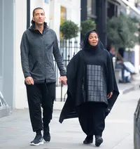 FOTO: Hamil Anak Pertama, Janet Jackson Tertangkap Pakai Hijab