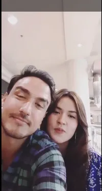 FOTO: Hamish Daud Cium Manis Raisa Pasca Tunangan, Bikin Baper