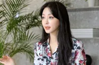 Foto Han Ye Seul Saat Beri Klarifikasi Soal Rumor Menampar Jennie BLACKPINK Hingga Mabuk di Burning Sun