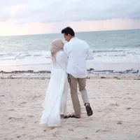 FOTO Hangatnya Keluarga Fedi Nuril Pemotretan Serba Putih di Bali