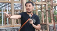 FOTO: Hanung Bramantyo Tunjukkan Lokasi Syuting Film Bumi Manusia