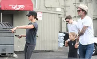 FOTO: Happy Family! David & Victoria Beckham Hang Out Bareng Anak