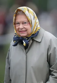 FOTO Hobi Pakai Kerudung, Ini Koleksi Headscarf Ratu Elizabeth II
