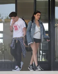 FOTO: Hot & Cantiknya Madison Beer, Pacar Baru Brooklyn Beckham