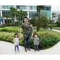 FOTO: Hot Daddy Jonathan Frizzy Bareng Anak Kembarnya & Si Bungsu