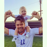 FOTO: Hot Daddy! Potret Josh Duhamel Asuh Anak Gantengnya