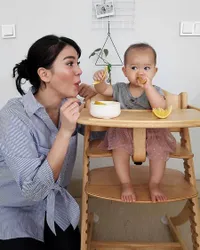 FOTO: Hot Mom Alice Norin, Tetap Stylish & Kece Usai Punya Baby