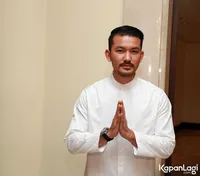 FOTO Ingin Jadi Kejutan Rio Dewanto Belum Tahu Jenis Kelamin Anak