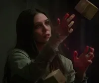 FOTO: Ini Dia Fakta si Cantik Scarlet Witch Yang Harus Kamu Tahu!
