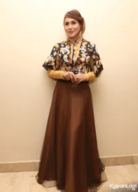 FOTO: Inneke Koesherawati & Marini Zumarnis Pakai Batik Cantik