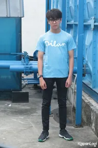 FOTO: Iqbaal Ramadhan Dapat Kue Kejutan Dari Pemain 'DILAN 1990'!