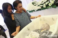 FOTO: Ireng Maulana Meninggal, Keluarga & Musisi Jazz Berduka