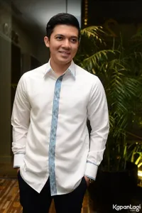 Foto Irwansyah dan Sylvia Fully, 'Pasangan' Tanpa Pegang-Pegang