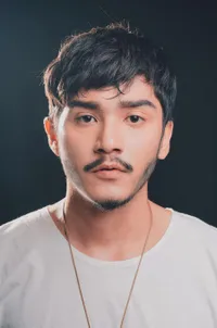 FOTO: Isa Khan, Adik Ganteng Miller Ali yang Dekat dengan Evelyn