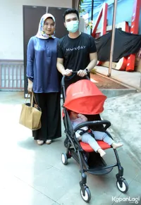 FOTO: Istri Aldi Taher Setia Temani Suami Berjuang Hadapi Kanker