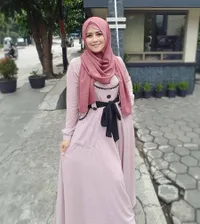Foto Istri Ke-2 Cantik Berhijab, Kiwil Makin Sayang & Sering Cium