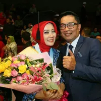FOTO: Istri Ridwan Kamil Raih Gelar Master & Jadi Lulusan Terbaik