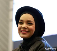 FOTO: Isu Lindsay Lohan Masuk Islam, Begini Tanggapan Dewi Sandra