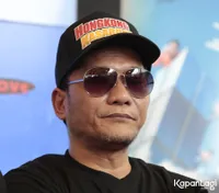 FOTO Iwa K Belajar Bahasa Hongkong Demi Perannya di Film Terbaru!