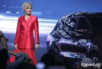 FOTO Jadi Brand Ambassador, Agnez Mo Tampil Kece Pakai Baju Unik!