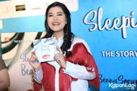 FOTO Jadi Model, Kahiyang Hadiri Launching Buku MUA Bennu Sorumba