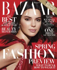 FOTO: Jadi Model, Kendall Jenner Rela Disiram Sampai Basah Kuyup