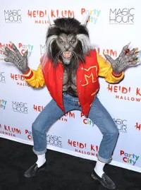FOTO: Jadi Serigala Saat Halloween, Heidi Klum Tak Bisa Dikenali