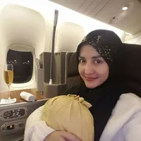 FOTO: Jalan-Jalan ke Eropa, Cynthiara Alona Berhijab Cantik
