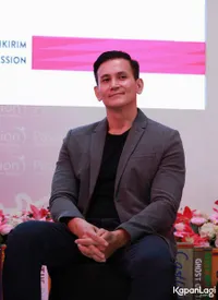 FOTO: Jalan Bareng Marshanda, Marcellino Lefrandt Akui Teman Baik